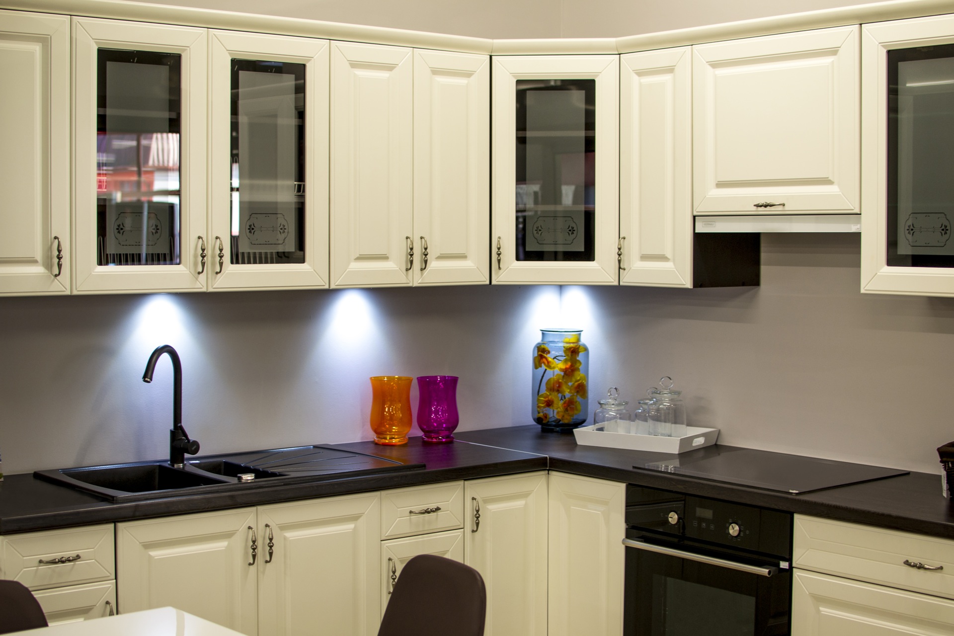 Éclairage LED de cuisine – Lampes et luminaires sous meuble cuisine, îlot  central, plan de travail